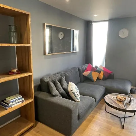 Harbourside Hideaway - Superb Flat With Terrace *
