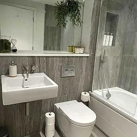 Harbourside Hideaway - Superb Flat With Terrace *