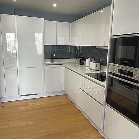 Harbourside Hideaway - Superb Flat With Terrace Lejlighed