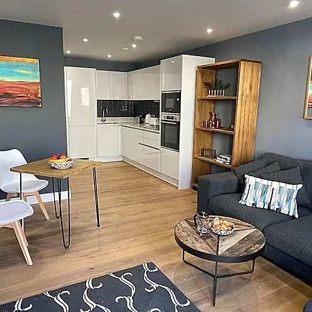 Harbourside Hideaway - Superb Flat With Terrace Lejlighed