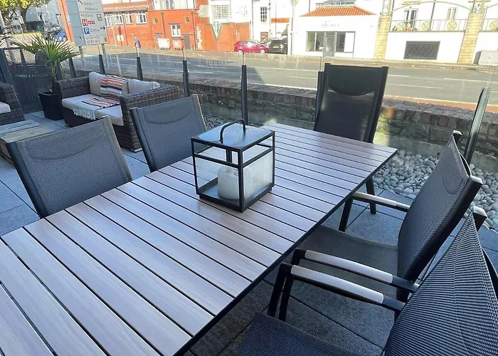 Harbourside Hideaway - Superb Flat With Terrace
