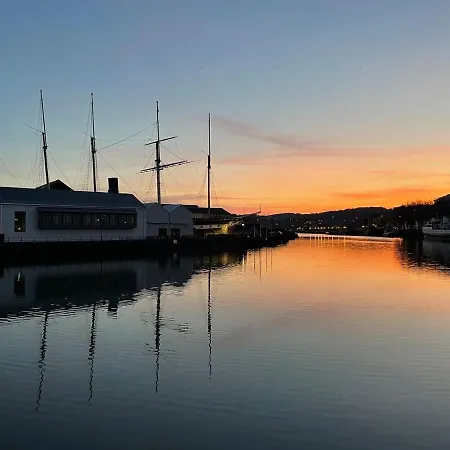 Harbourside Hideaway - Superb Flat With Terrace *