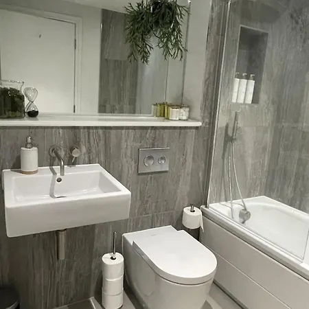 Apartment Harbourside Hideaway - Superb Flat With Terrace Bristol